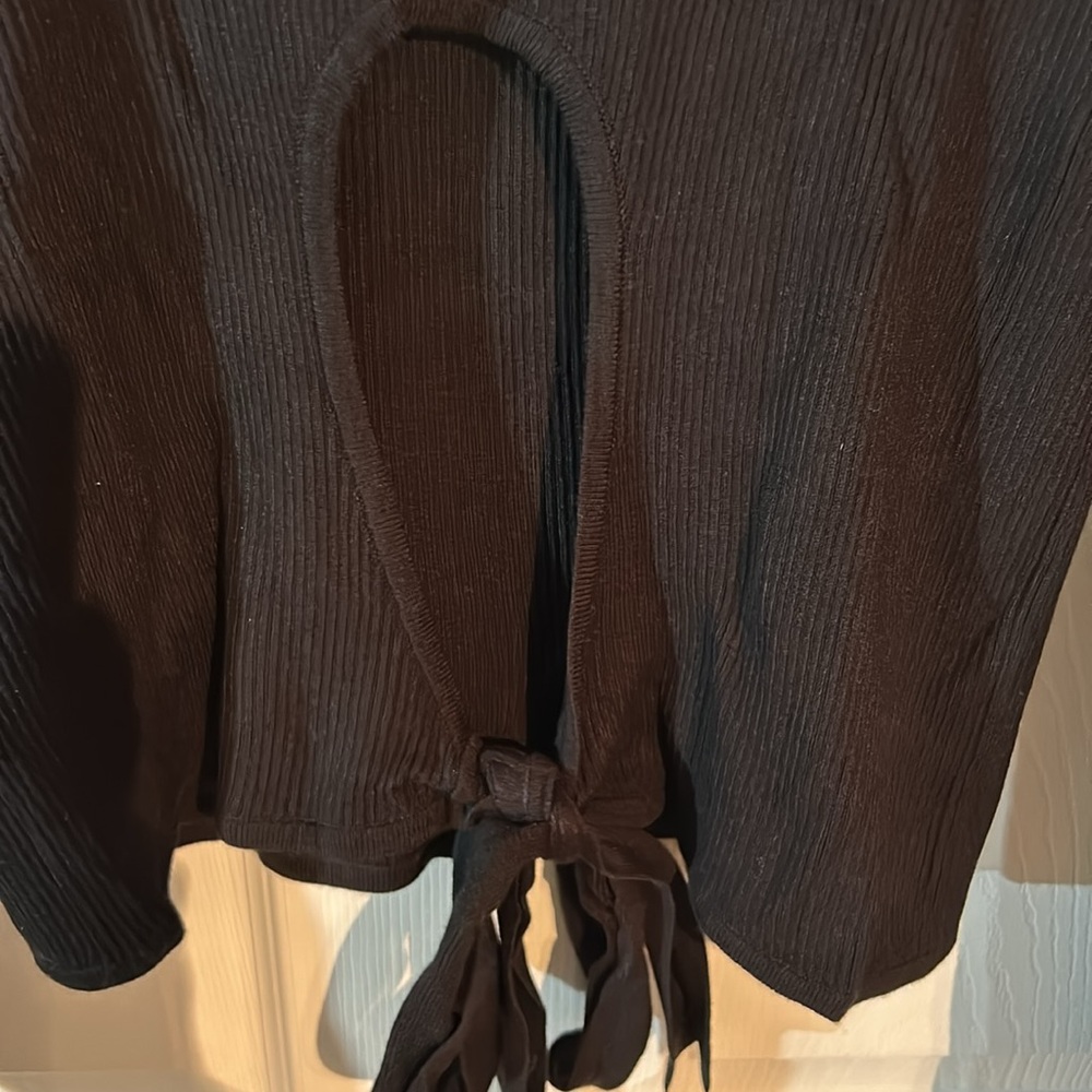 Ladies size XXL Ribbed Mock Neck Sweater with Cutout at the Back - Picture 5 of 10